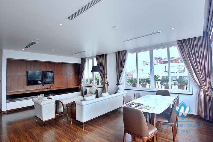 An elegant apartment on top floor for rent on Tu Hoa street